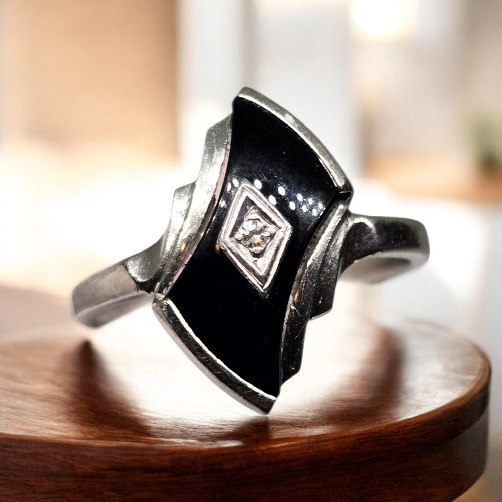 10K White Gold Black Onyx With Diamond Accent Elegant Women's Ring